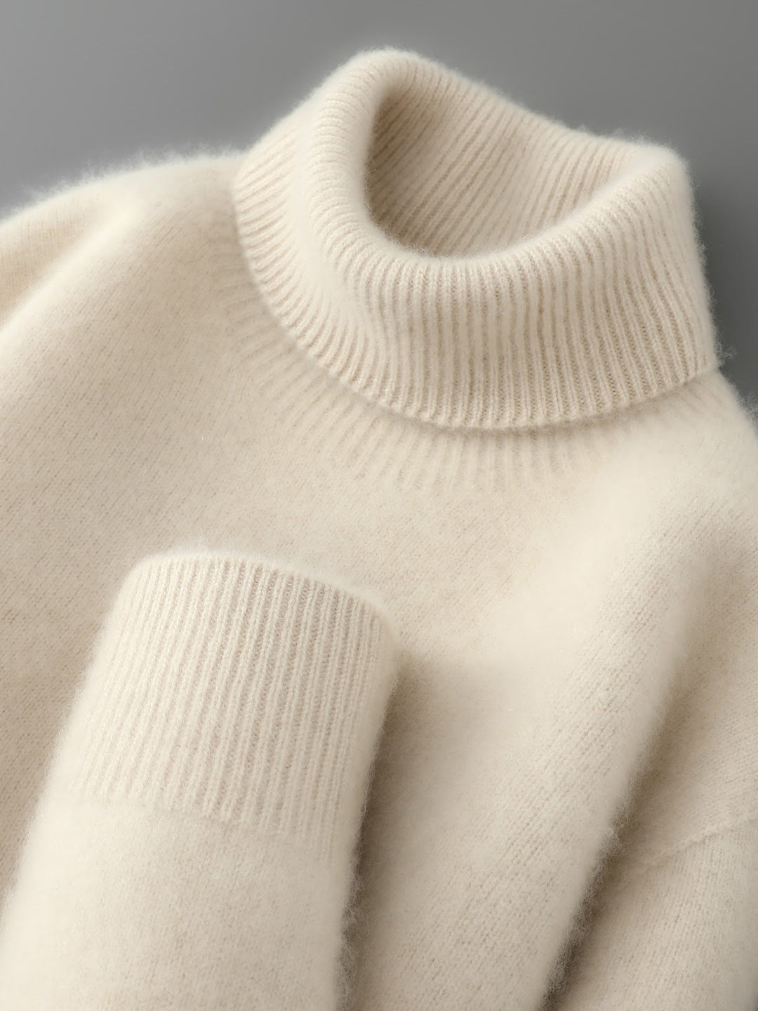 Men's sweater made of 100% wool with stand-up collar