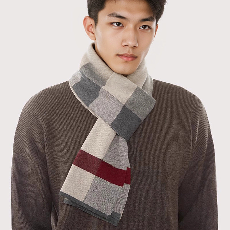 Classic men’s scarf with wool content, checked
