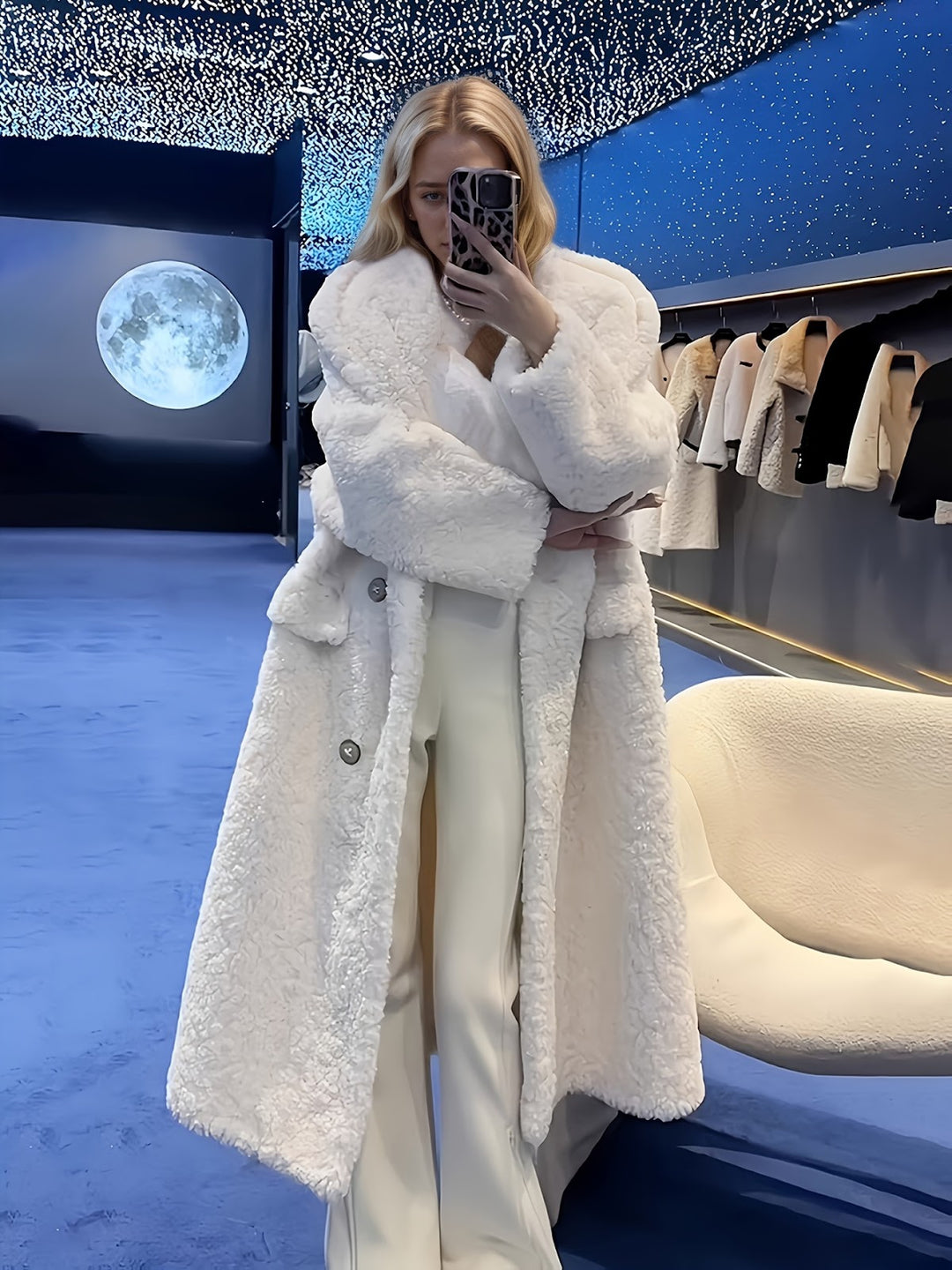 Loose women's hooded coat with faux lambskin