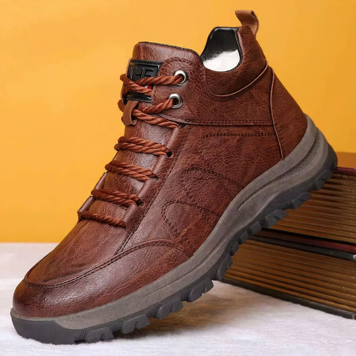 Padded men's winter boots for outdoor and leisure