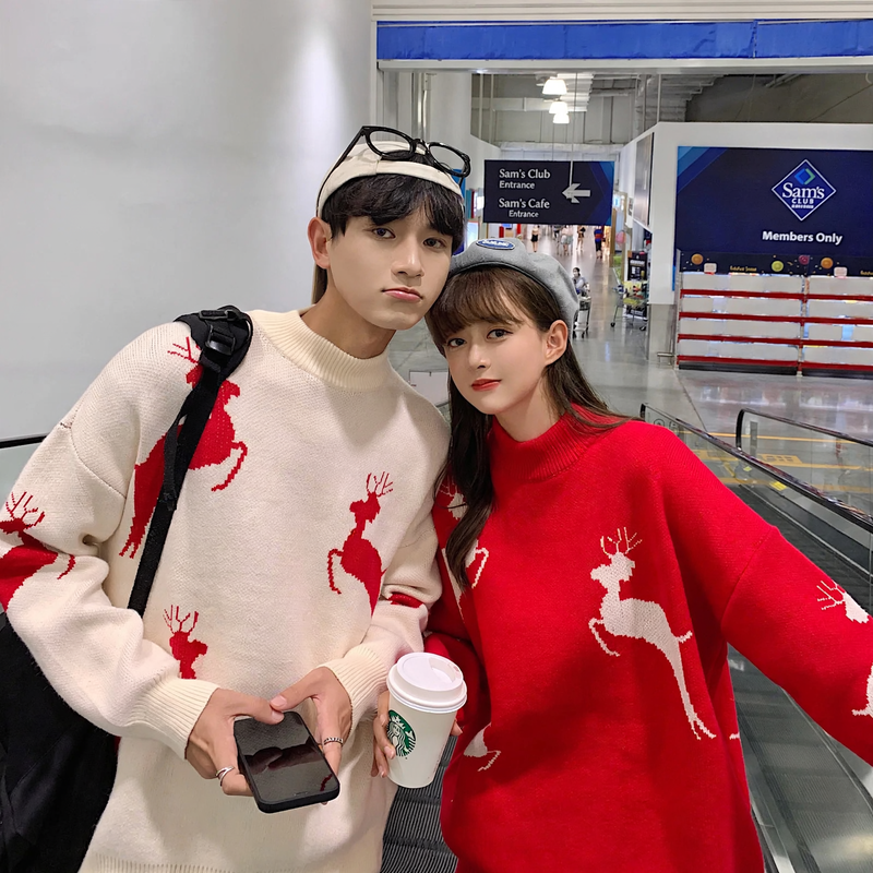 Unisex knitted sweater with reindeer motif