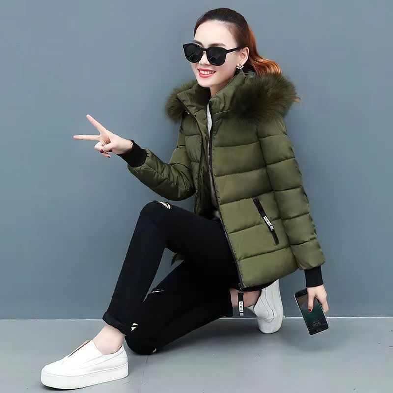 Women’s winter jacket, short, fitted, with fur collar