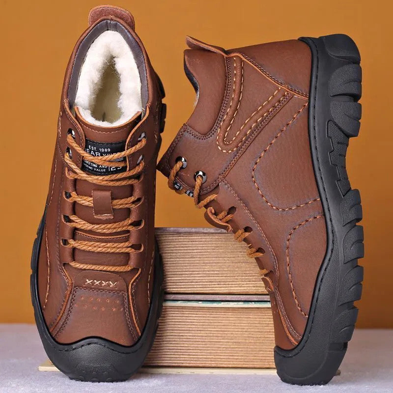 Padded men's winter boots for outdoor and leisure