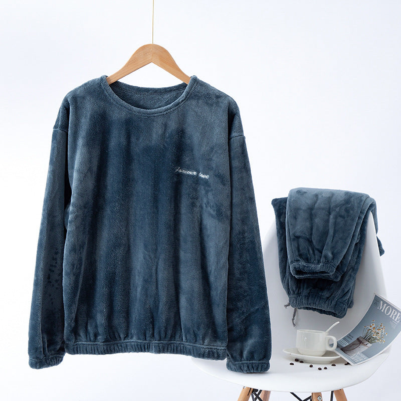 Warmer men's pajamas made of flannel and coral fleece