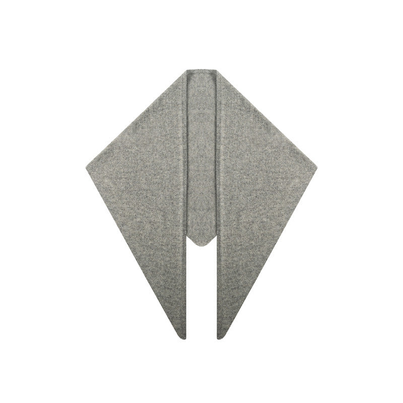 Triangle scarf made of 100% wool, elegant and warming