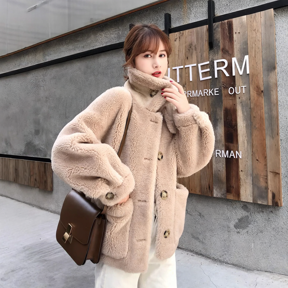Women's coat made of 100% wool, lambskin look
