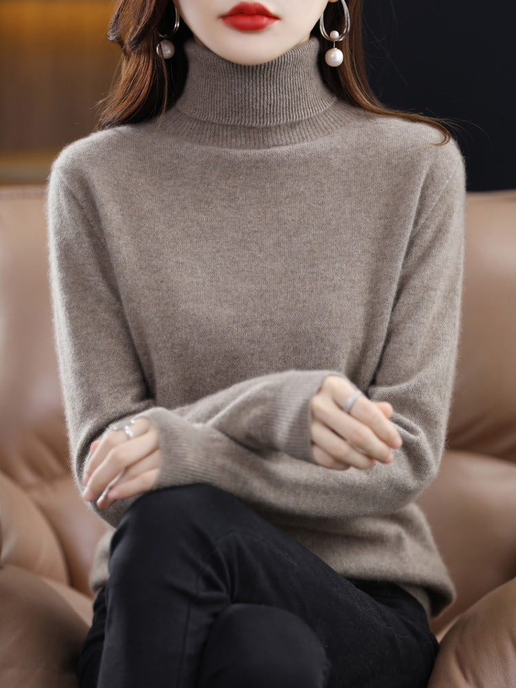 Women's turtleneck sweater made of pure wool, loosely cut