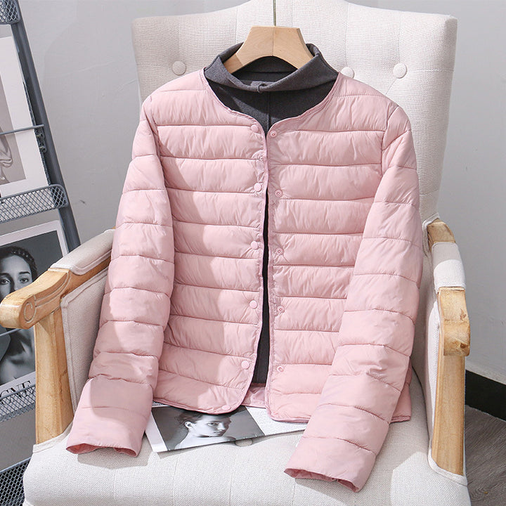 Lightweight, fitted women's quilted jacket with round neck