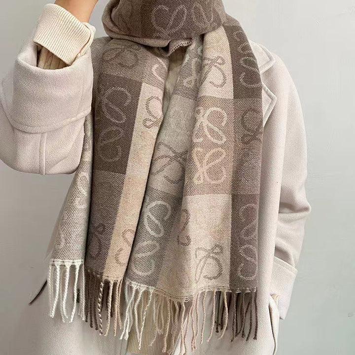 Scarf with checkerboard pattern and fringes