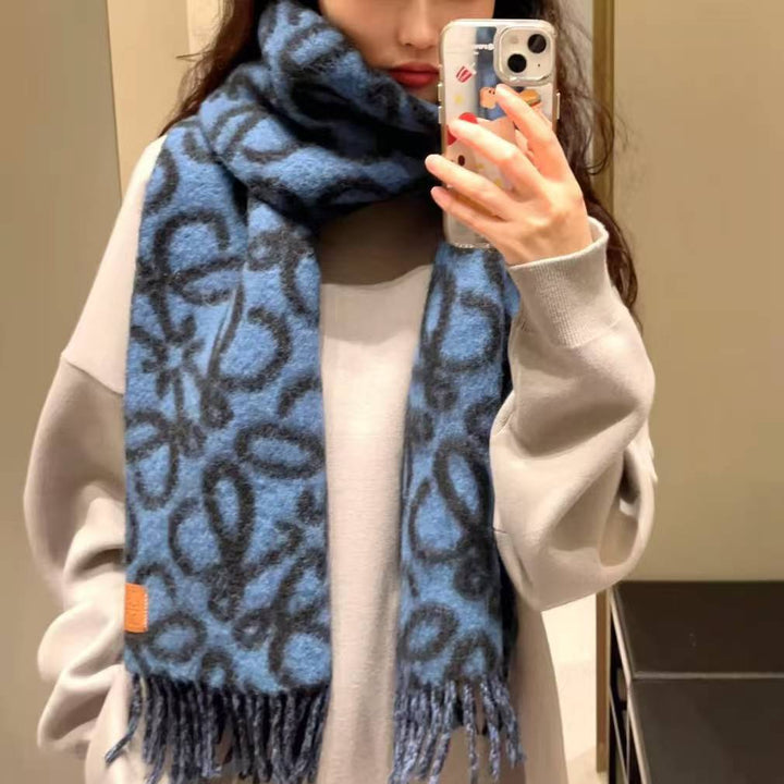 Scarf with checkerboard pattern and fringes