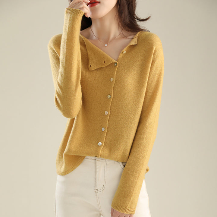 Ladies' cardigan with buttons