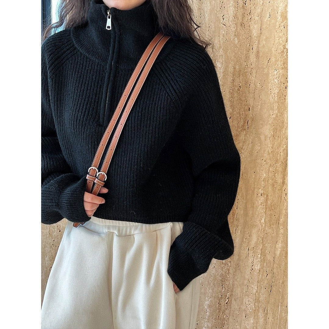 Loose knit sweater with zipper and lapel collar