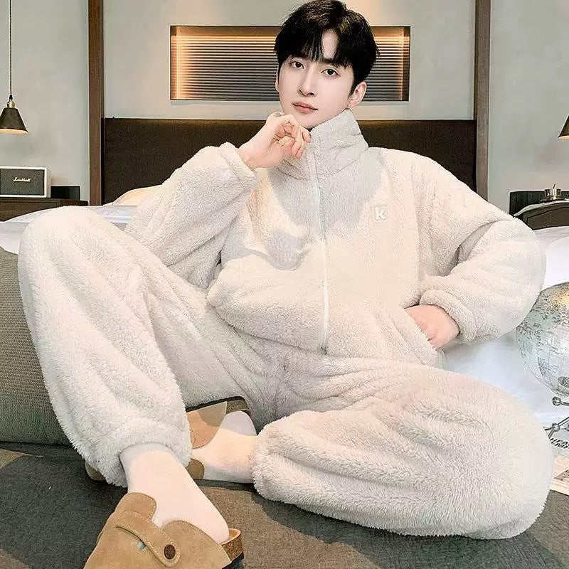 Warmer men's pajamas made of coral fleece
