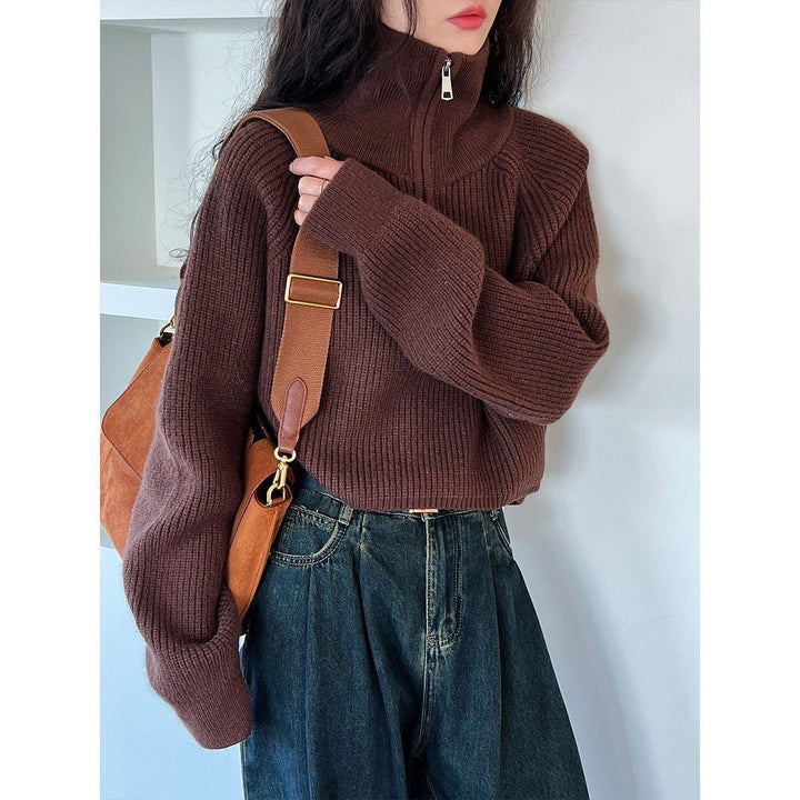 Loose knit sweater with zipper and lapel collar