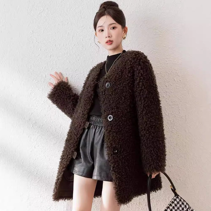 Mid-length lambskin coat made of Australian wool