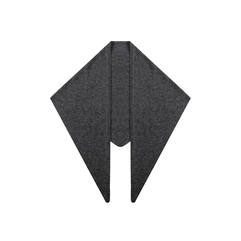 Triangle scarf made of 100% wool, elegant and warming