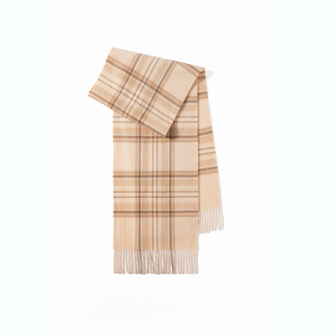 Classic scarf made of 100% wool with fringes