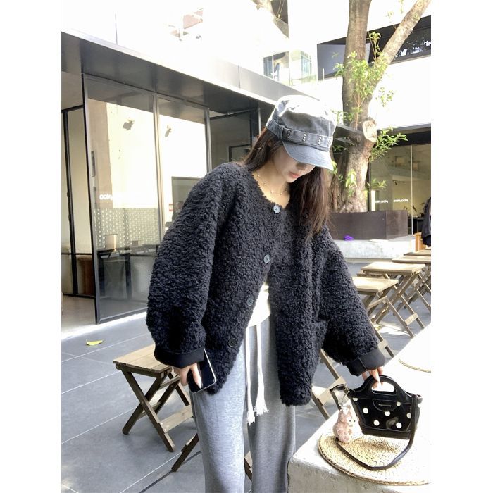 Women's coat made of lambskin imitation and suede imitation
