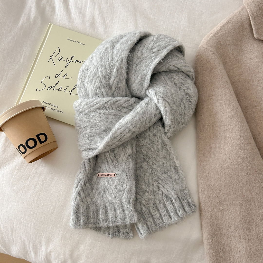 Knitted scarf made of alpaca wool blend