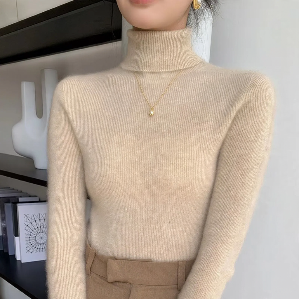 Women's turtleneck sweater made of 100% wool, seamless