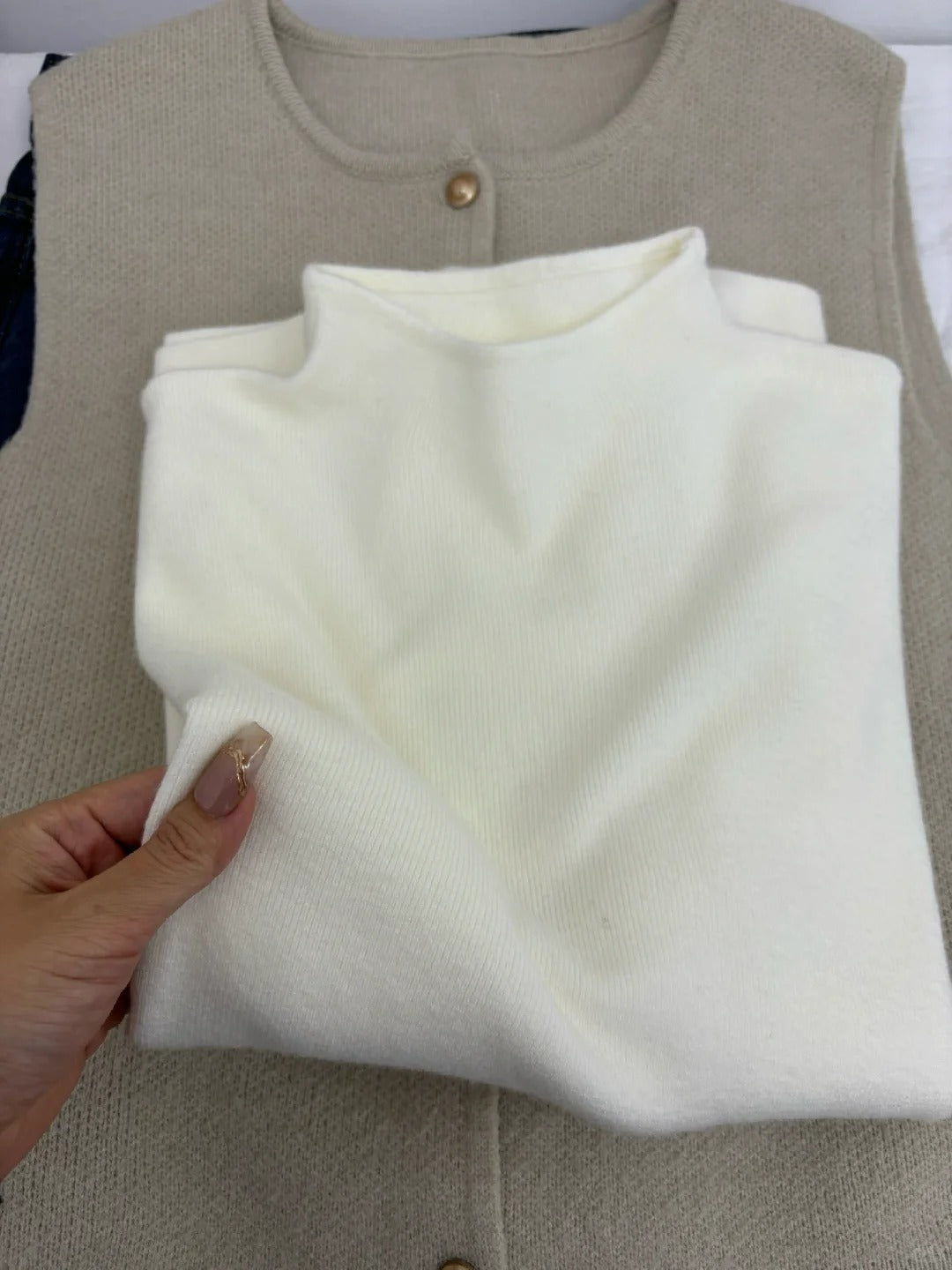 Women's knitted sweater with small stand-up collar