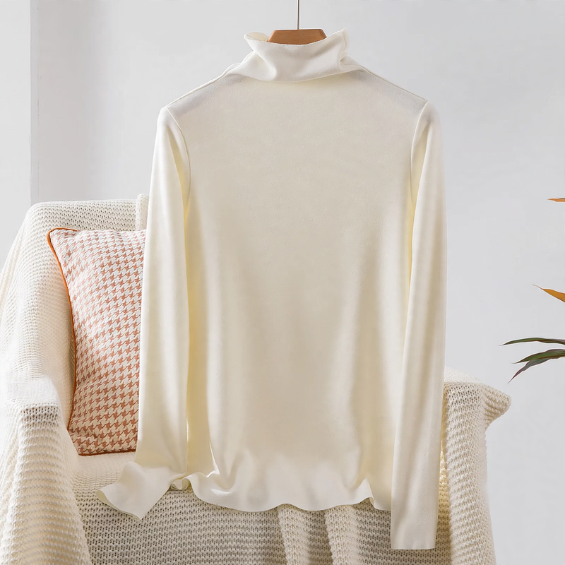Women's turtleneck sweater made of cashmere-silk blend