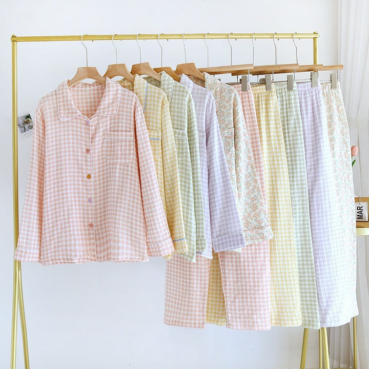 Women's pajamas made of cotton muslin, checked