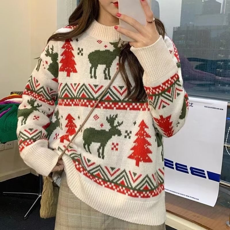 Women's Christmas sweater with reindeer motif