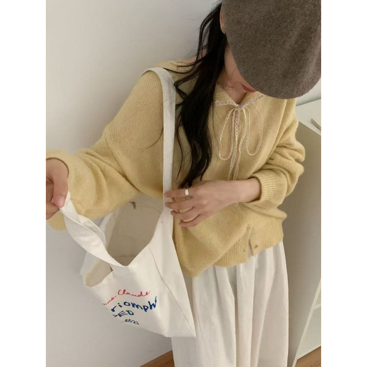 Ladies' cardigan with lace collar and tie string