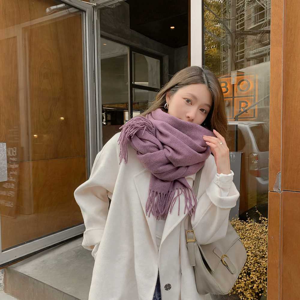 Wool-cashmere blend scarf with fringes, 33x180 cm