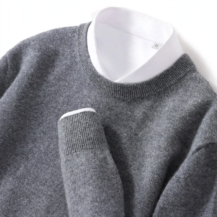 Men's wool pullover with round neck