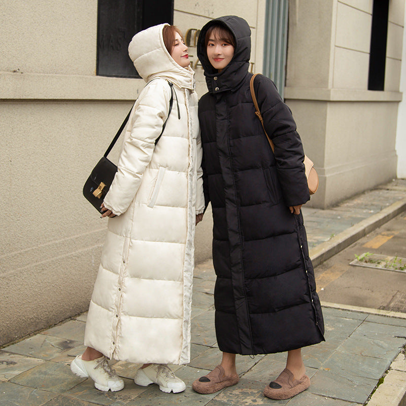 Long women's padded coat, knee-length and quilted