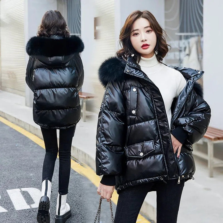 Short women's quilted jacket with faux fur collar