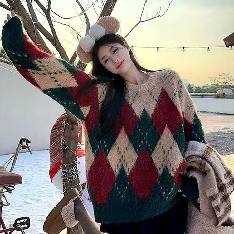 Women's knitted sweater, loose, with diamond pattern