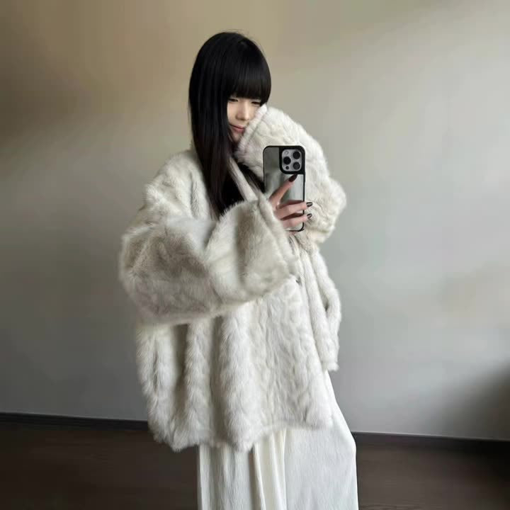 Warmer faux fur coat with bat sleeves