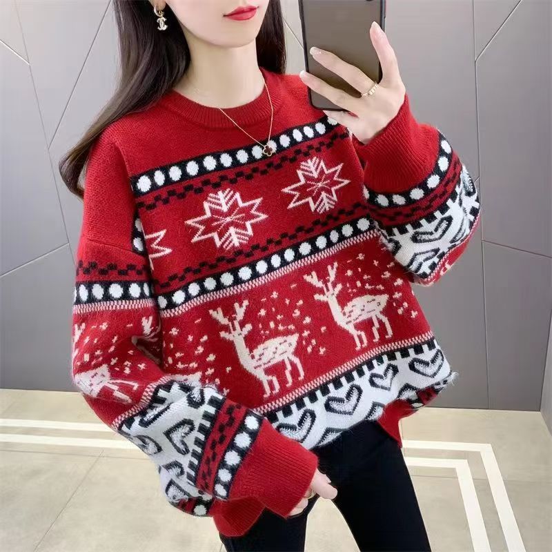 Christmas sweater with animal motif