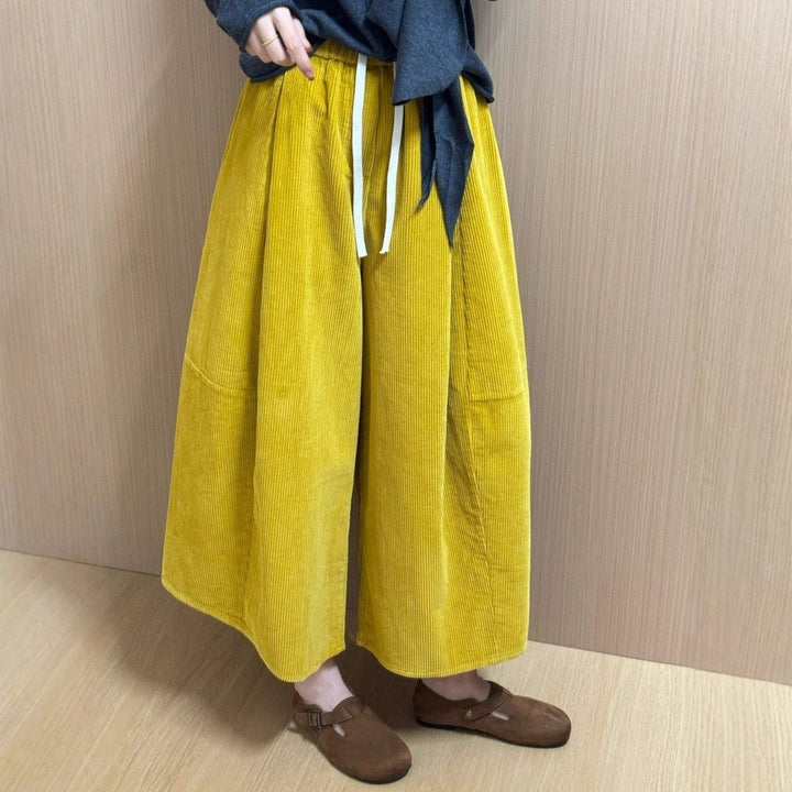 Women's corduroy pants with wide leg and elastic waistband
