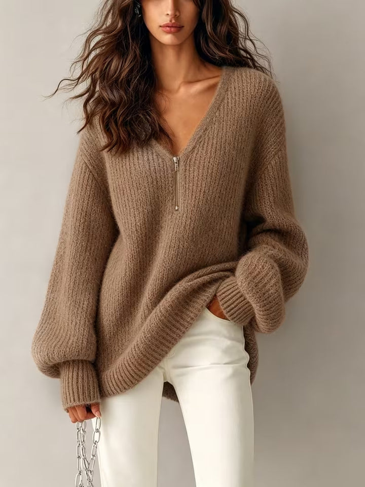 Loose knit sweater with V-neck and zipper