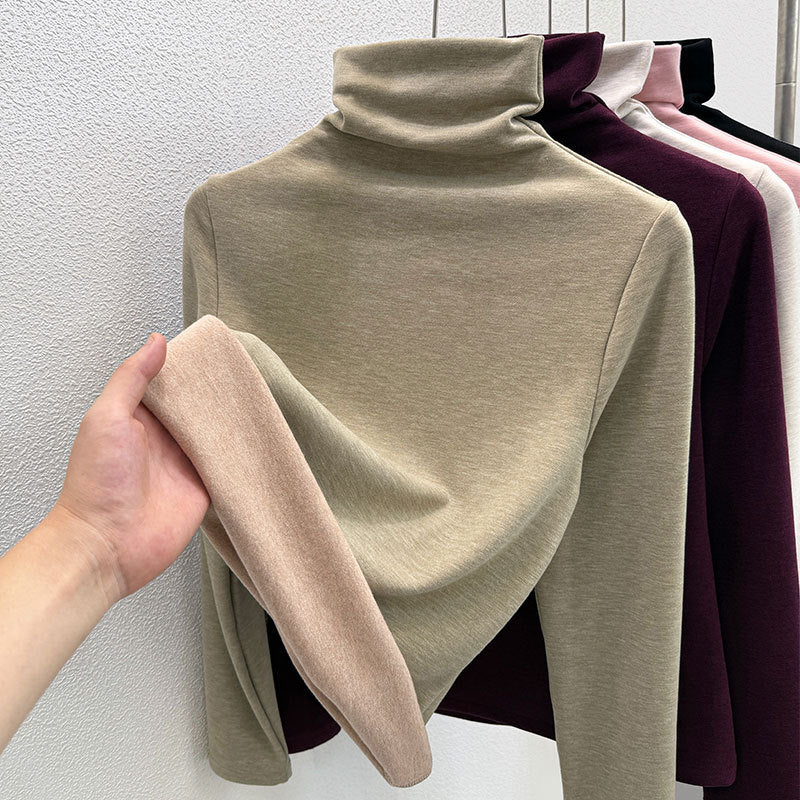 Women's turtleneck sweater made of wool blend fabric