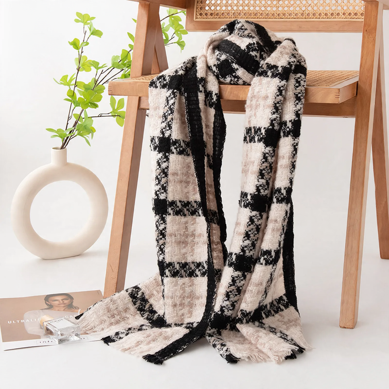 Large wool scarf in check pattern, 200x55cm