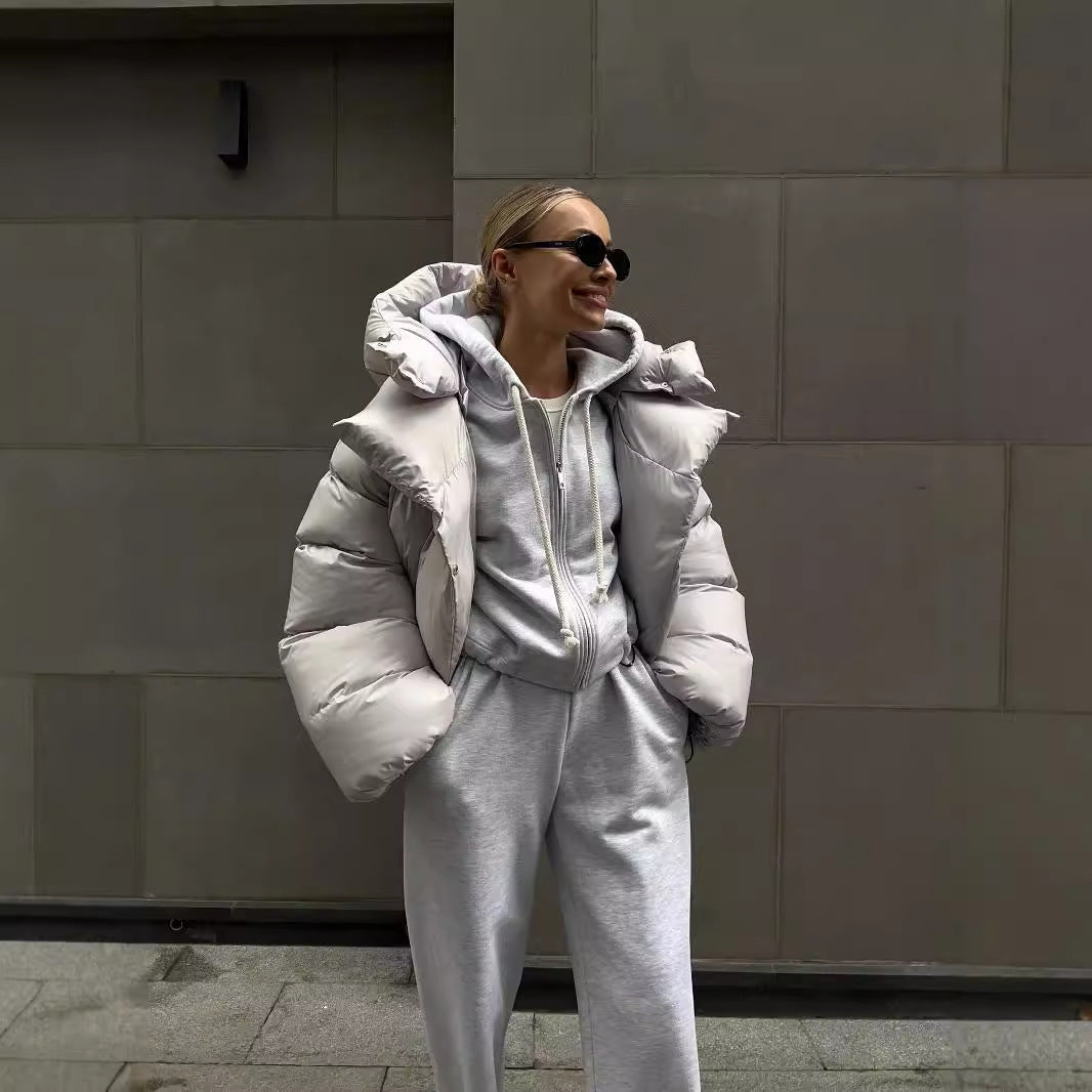 Short women's padded jacket in streetwear style with hood