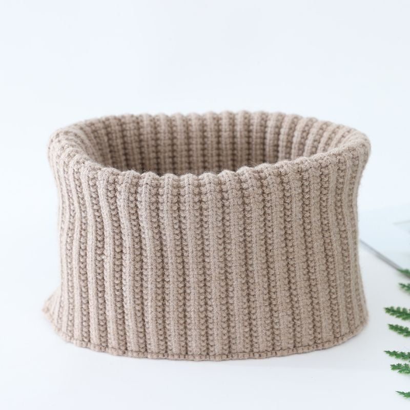 Knitted neck warmer made of wool
