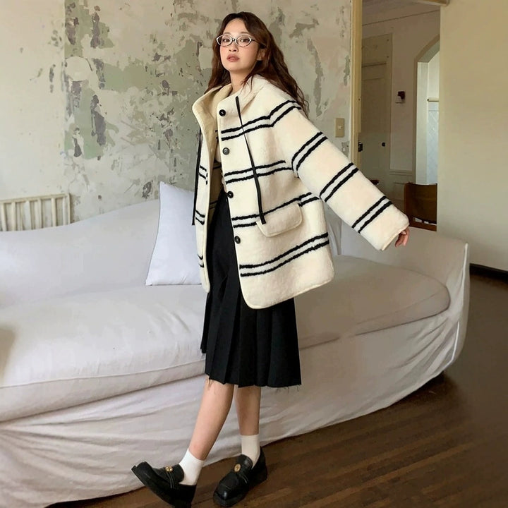 Mid-length women's winter coat in lambswool look