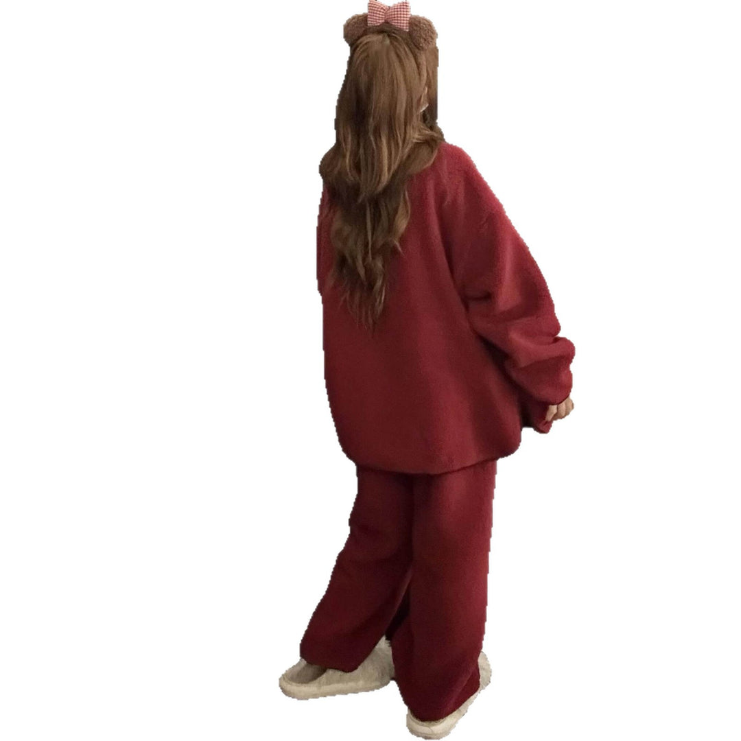 Women’s house suit in red, padded, for the Christmas season
