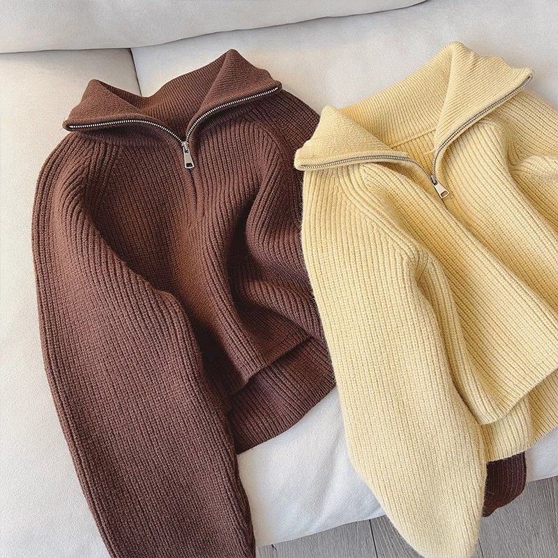 Loose knit sweater with zipper and lapel collar