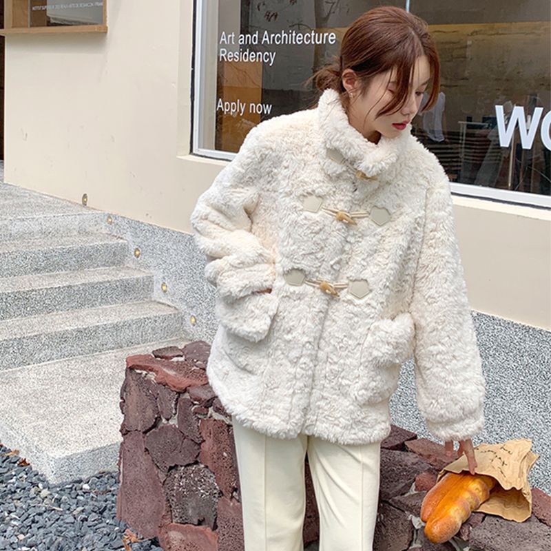 Women's winter coat with toggle closure and lambskin look
