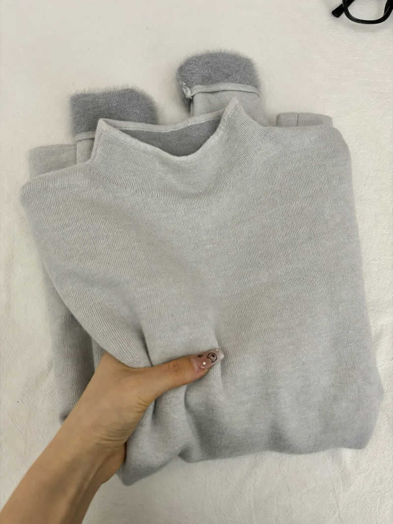 Ladies knitted pullover with stand-up collar, lined