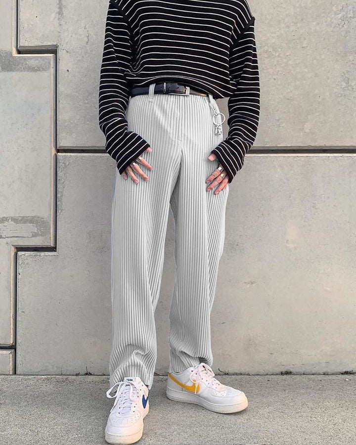 Men's cord trousers in relaxed tapered cut with fine corduroy texture Mune Fashion