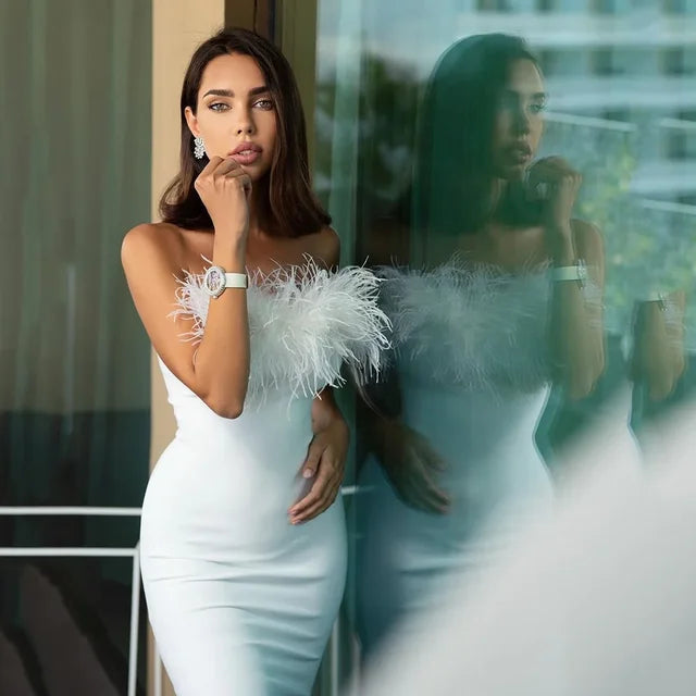 Mune | Elegant dress without straps with feathers