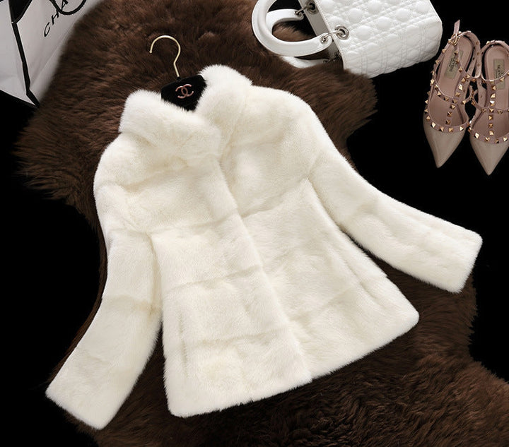 Women's Faux Fur Jacket with Modern Cut and High Collar Mune